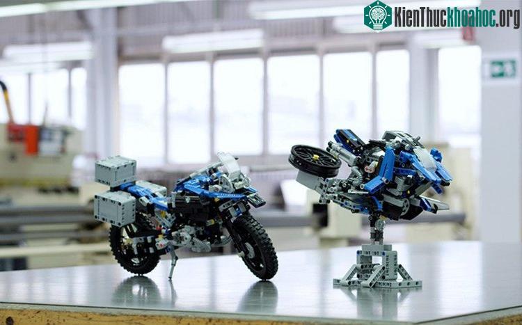 Lego Technic BMW R1200 GS Adventure
