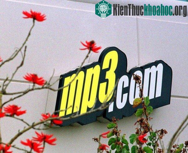 Năm 1997, MP3.com ra mắt và mau chóng trở thành một điểm đến của các tín đồ âm nhạc