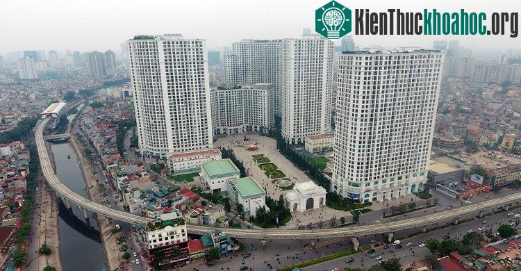 Sau khi ra khỏi ga Láng, tàu sẽ tiếp tục đi theo đường cong lớn vòng qua Ngã Tư Sở
