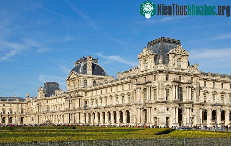 Cung điện Louvre