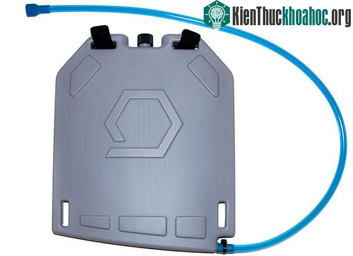 Áo giáp kiêm bình nước dành cho quân đội và cảnh sát.