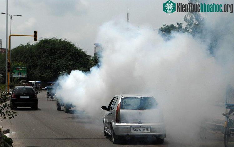 Khói xe là một trong những thứ mà chúng ta hít thở hàng ngày.