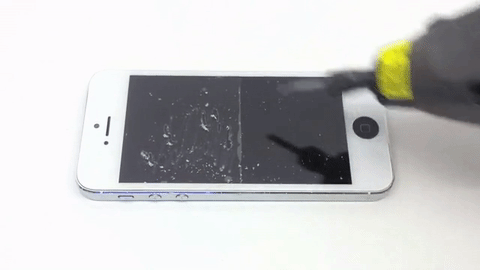 Mashable đã thử nghiệm trên một chiếc iPhone, theo đó một nửa màn hình phủ dung dịch bảo vệ này.