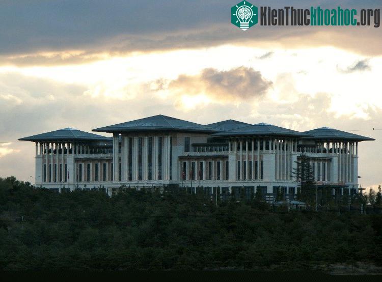 Cung điện Ak Saray