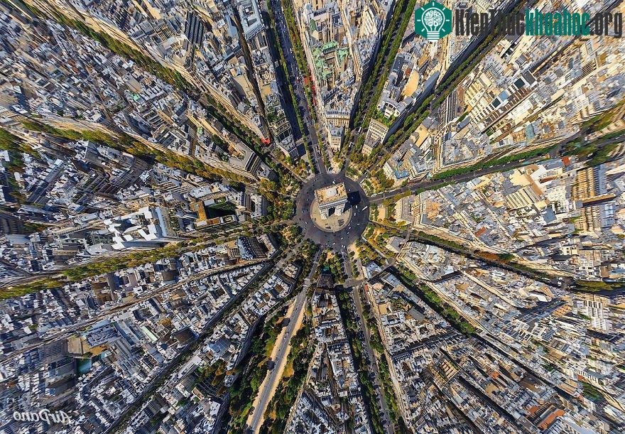 Paris, Pháp.