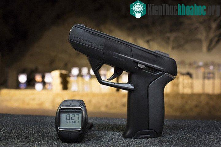 Khẩu súng này có giá cả khá đắt đỏ lên tới 1.798 USD.