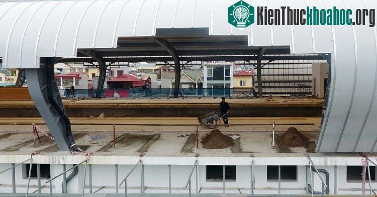 Các nhà ga cùng lúc thi công và hoàn thiện với các công trình phụ trợ bên trong.