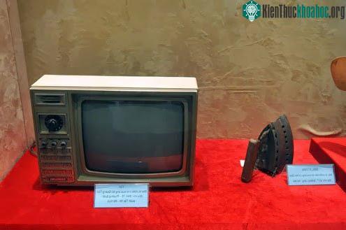 Tivi đen trắng Samsung 359R thịnh hành những năm 1985.