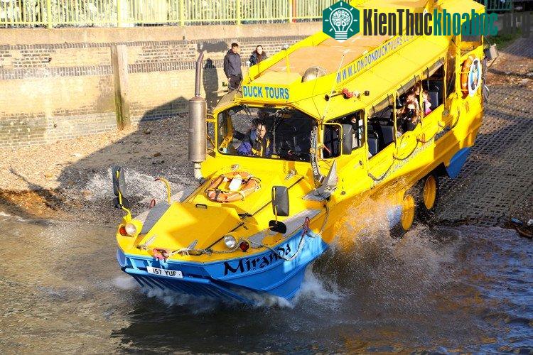 Xe buýt đi qua sông hoạt động như thế nào? ảnh 9