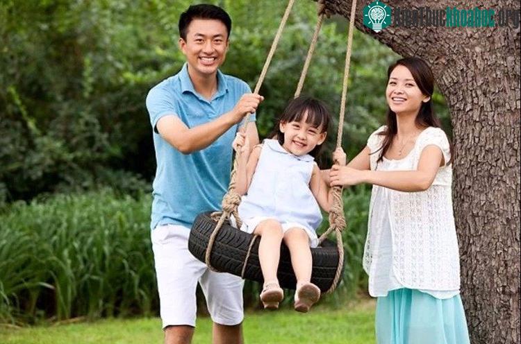 Có con giúp cha mẹ tăng 2 năm tuổi thọ. (Ảnh: Internet).