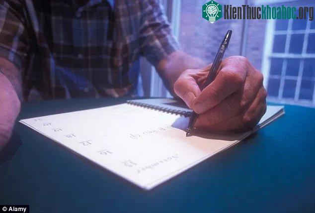 Theo một nghiên cứu, có tới 30-35% tội phạm ấu dâm là người thuận tay trái.