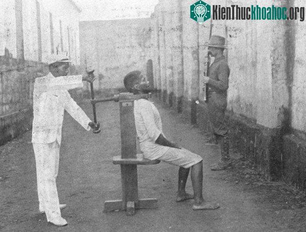Dựng tóc gáy trước những kiểu tra tấn độc dị nhất thế giới (Phần 1) ảnh 0