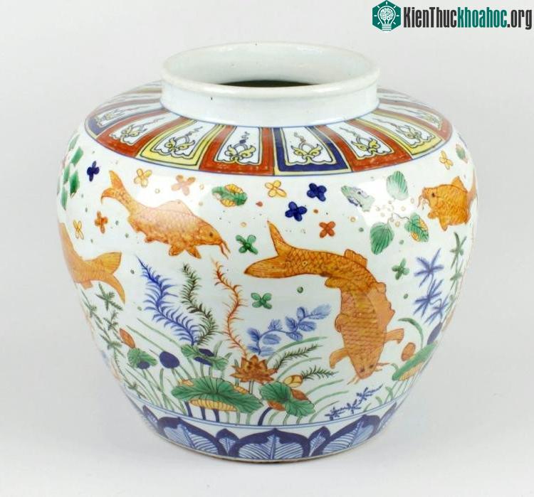 Chiếc bình sành này giá hơn 22 tỉ đồng. (Ảnh: FELLOW).