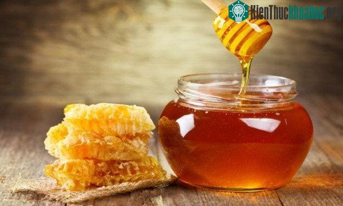 Khẩu M203 sản xuất bởi RAMBO (trên) và phương pháp truyền thống. (Ảnh: KitUp).