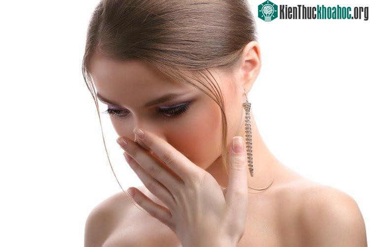 Hôi miệng có thể do mắc bệnh viêm gan B gây ra.