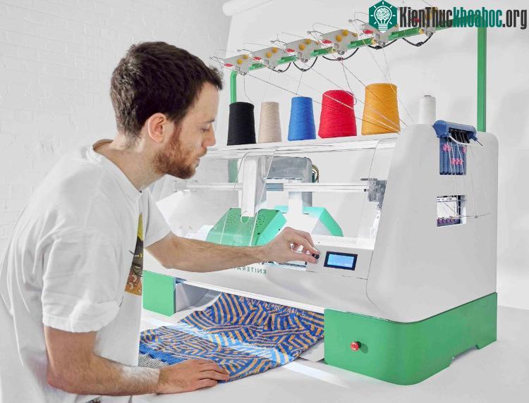Kniterate được thiết kế linh hoạt với khả năng dệt ra sản phẩm từ mẫu thiết kế kỹ thuật số.