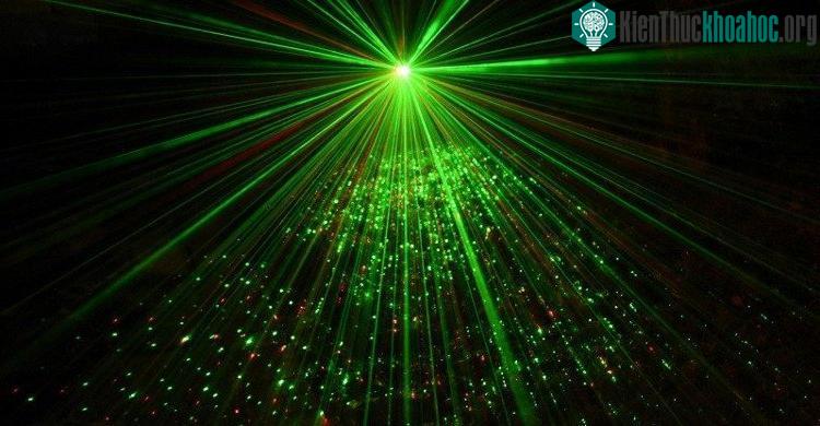 Công nghệ mới giúp kính hiển vi bớt cồng kềnh. (Ảnh: Shutterstock).