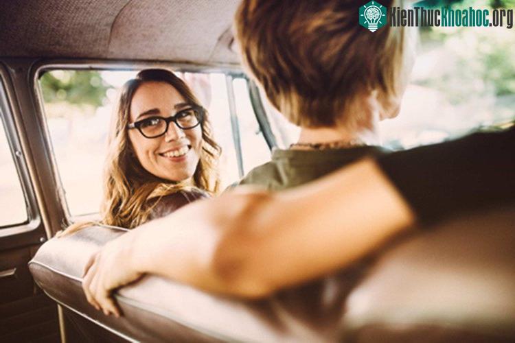 Muốn nội thất nhanh "nguội", nên lái xe với kính cửa sổ được kéo xuống thấp.