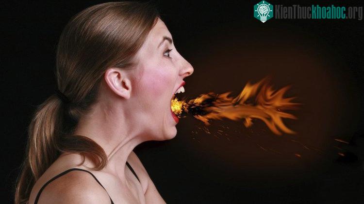 Ợ nóng rất có thể là triệu chứng báo trước ung thư phổi hoặc ung thư dạ dày. (Ảnh minh họa).