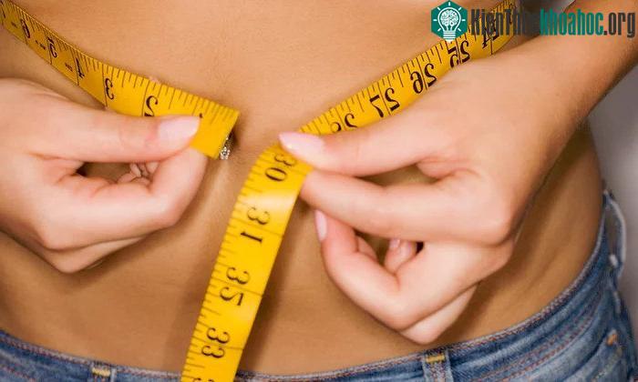 Lượng mỡ thừa vùng eo có mối liên hệ mật thiết đối với nguy cơ mắc các bệnh ung thư. (Ảnh: Getty).