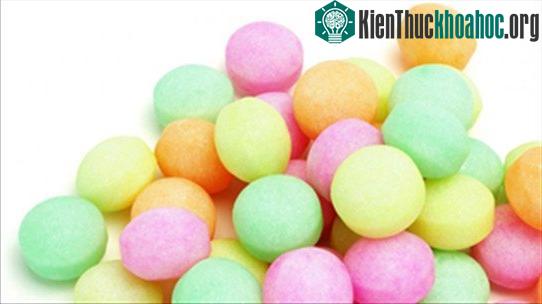 Băng phiến gây gây ngộ độc mãn nếu hít chất này dưới dạng hơi trong thời gian dài.
