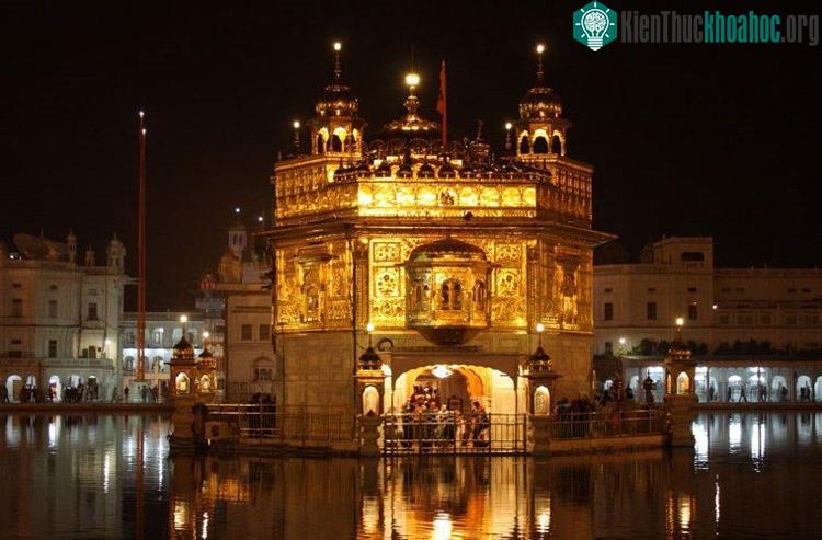 Đền Vàng ở Amritsar, Ấn Độ