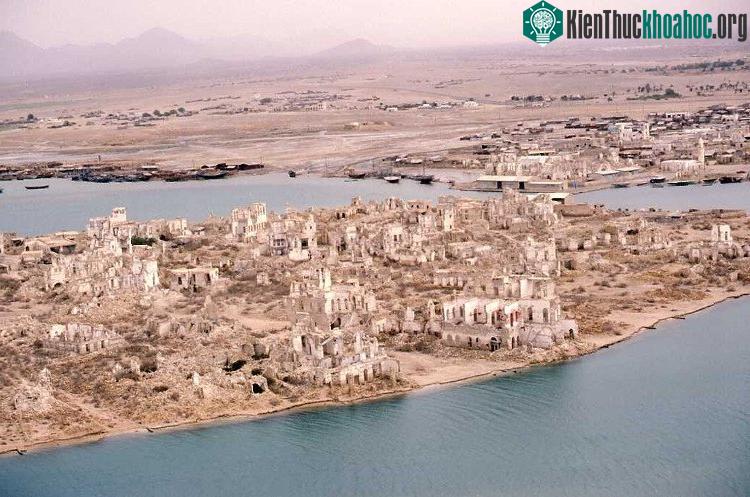 Suakin trở thành hải cảng quan trong nhất ở Biển Đỏ cho tới khi cảng Port Sudan bắt đầu hoạt động vào năm 1922.