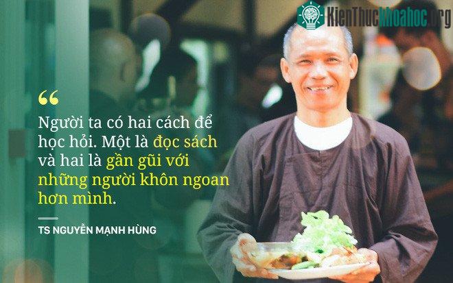 Có hai cách để học hỏi. Một là đọc sách và hai là gần gũi với những người khôn ngoan hơn mình.