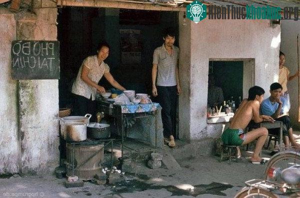 Thời đói nghèo, thiếu ăn nên lúc nào cũng thèm cái gì đó.