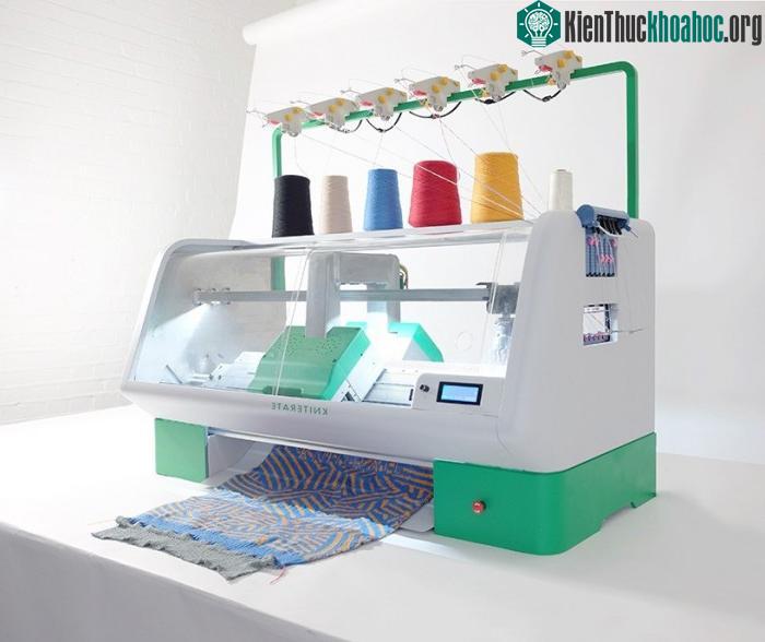 Máy có tất cả 6 sợi với đủ màu sắc, chất liệu.