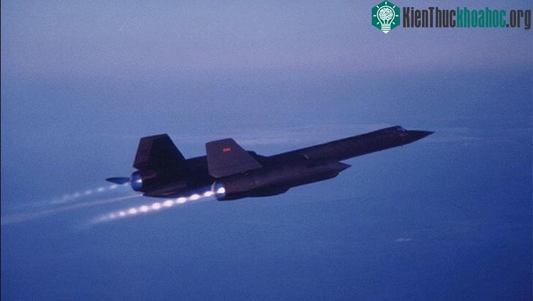 Máy bay SR-71 "Blackbird".