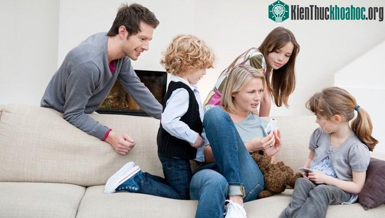 Các ông bố có tuổi thọ trung bình là 80,2 còn ở đàn ông độc thân con số này chỉ là 78,4. (Ảnh: Internet).