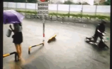 Thế mới thấy, đi bộ cũng là môn thể thao cực gian nan.
