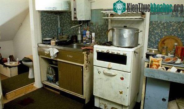 Một góc trong căn hộ chứa hàng chục xác chết của Dennis Nilsen.