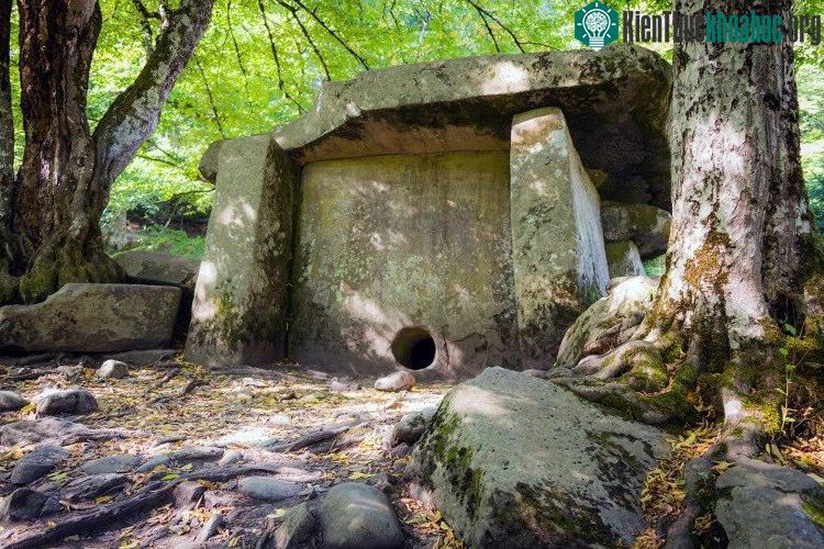 Những ngôi mộ tuy nhỏ nhưng có khối lượng vô cùng lớn ở Nga. (Ảnh: mariakraynova).