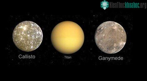 Callisto của sao Mộc cũng có đường kính khá lớn 4821km.