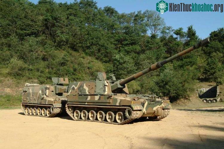 K9 có tốc độ bắn tối đa 6-8 phát/phút, tầm bắn cực đại 52-56km.