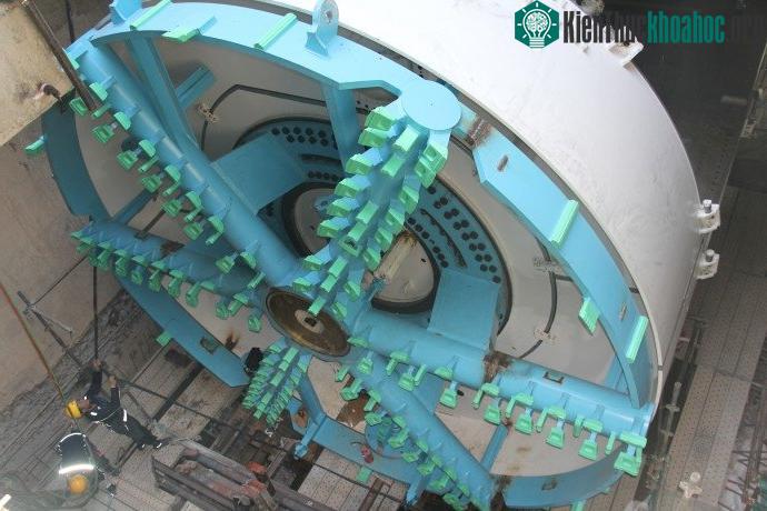 Robot TBM được sản xuất từ Nhật vừa được chuyển về Việt Nam