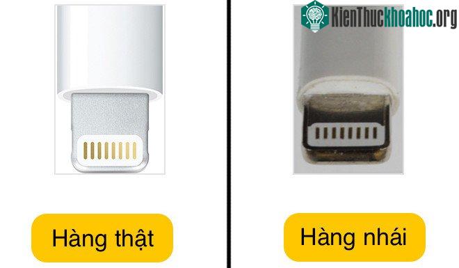 Mặt kim loại ở đầu của hàng thật có màu xám, nhẵn mịn.
