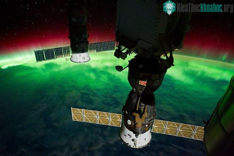 Hình ảnh cực quang Aurora Australis chụp từ ISS, tại phía Đông Nam biển Tasman, phía Nam New Zealand.