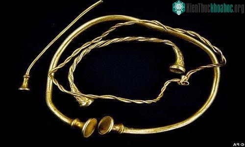 Niên đại của các đồ tạo tác là khoảng năm 400 - 250 trước Công nguyên