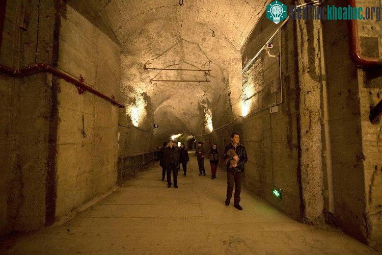 Hệ thống các phòng được nối với nhau bằng các dãy hành lang kéo dài đến 20km.