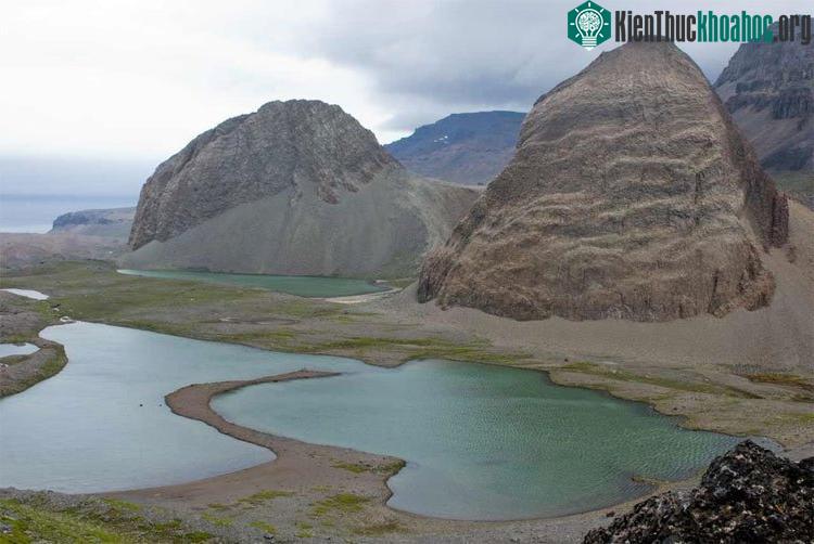 Loài người chúng ta vẫn chưa thể khám phá và chinh phục hết hành tinh của mình và đây là 2 trong số đó. Xem thêm tại đây