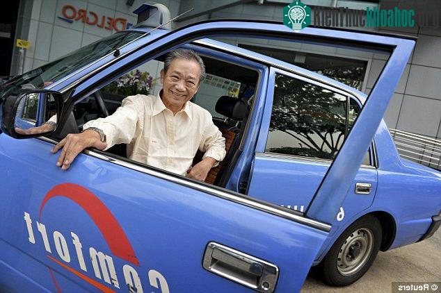 Người trẻ hay gọi người lớn tuổi hơn là "uncle" hay "aunty một cách thản nhiên