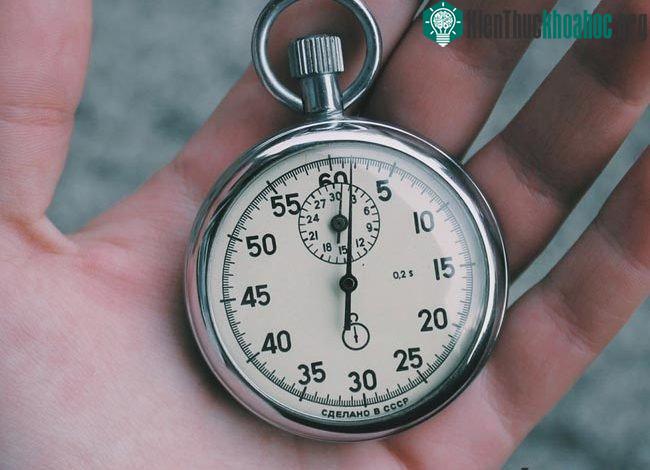 Ngôn ngữ có thể ảnh hưởng đến thời gian. (Ảnh: Unsplash).