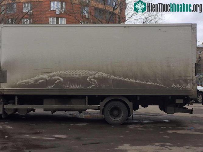 Nikita Golubev là một nghệ sĩ minh họa người Nga rất tài năng. Gần đây, loạt tác phẩm nghệ thuật độc đáo ra đời từ bụi bẩn trên ô tô của anh đã thu hút được rất nhiều sự chú ý của dư luận. (Nguồn B...