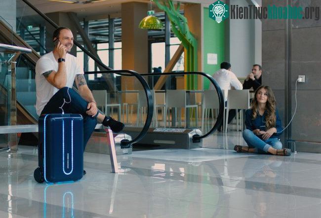 Travelmate - Va li "tự hành" thông minh có thể di chuyển linh hoạt theo nhiều hướng khác nhau.