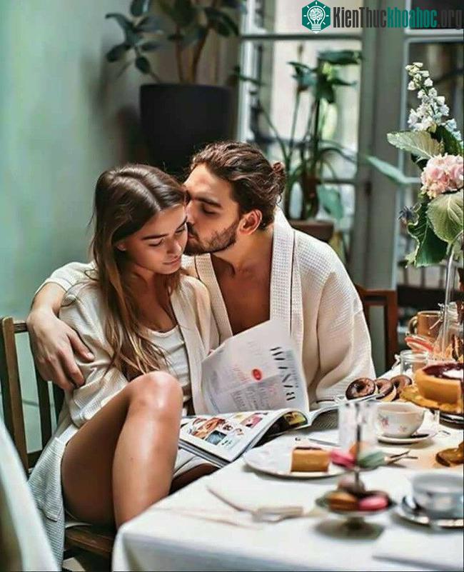 Bữa sáng đầy lãng mạn trong truyện ngôn tình.