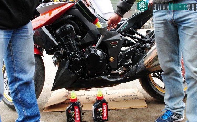 Thay dầu đều đặn cho xe.