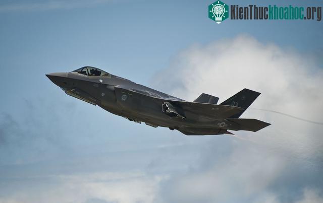 Trong quá trình thử nghiệm, hệ thống Talon HATE gắn trên hai máy bay chiến đấu F-15C.